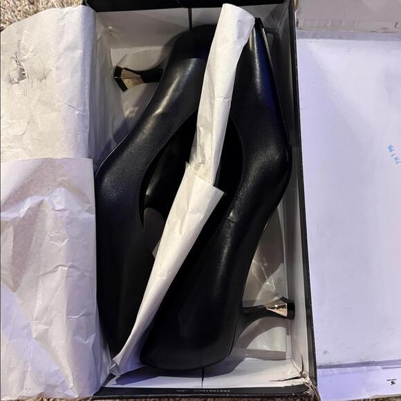 Nine West Ariella Black Heels with Gold Accent Sz 7.5 - Picture 4 of 10